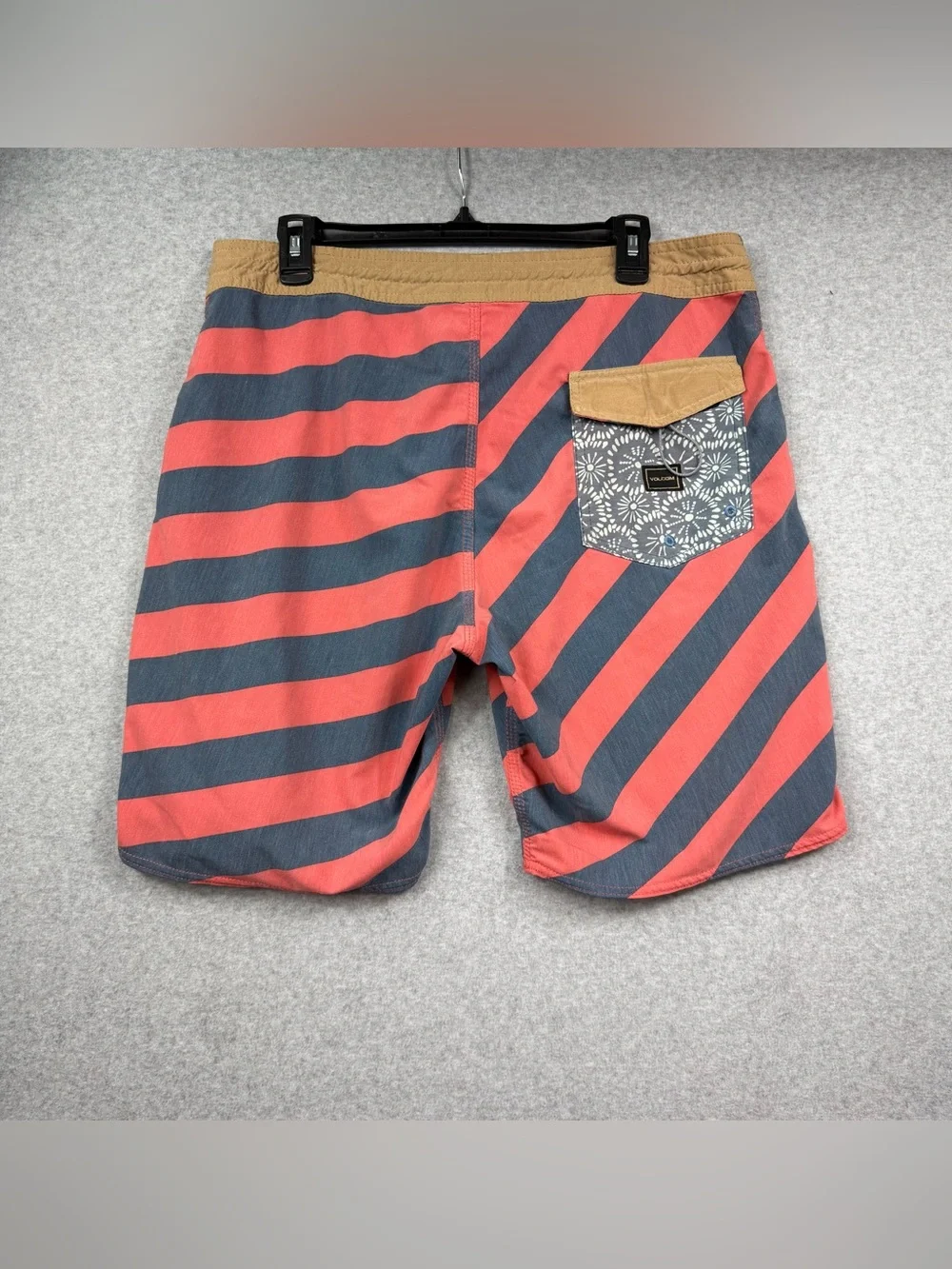 Volcom Stripey Slinger Boardshorts Red / Blue Swim Trunks Men’s Size 34